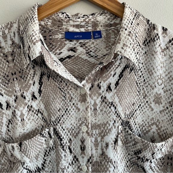 Apt. 9 Women's Snakeskin Print Button-Up Shirt with Yellow Accents Size XL - Picture 8 of 13